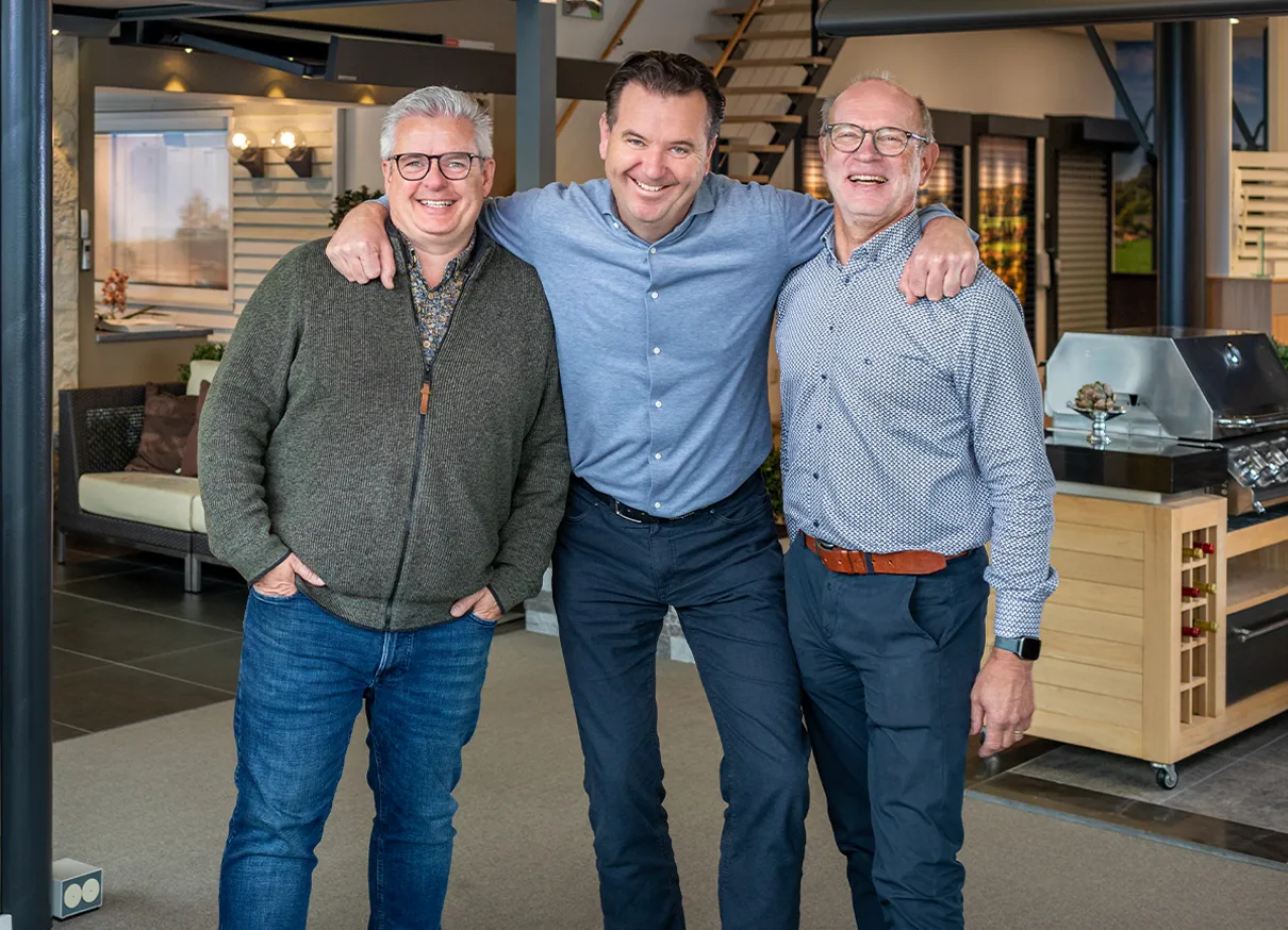 Teamfoto van zonweringspecialist Laumen Zonwering voor showroom met focus op service, vakmanschap en persoonlijk advies.